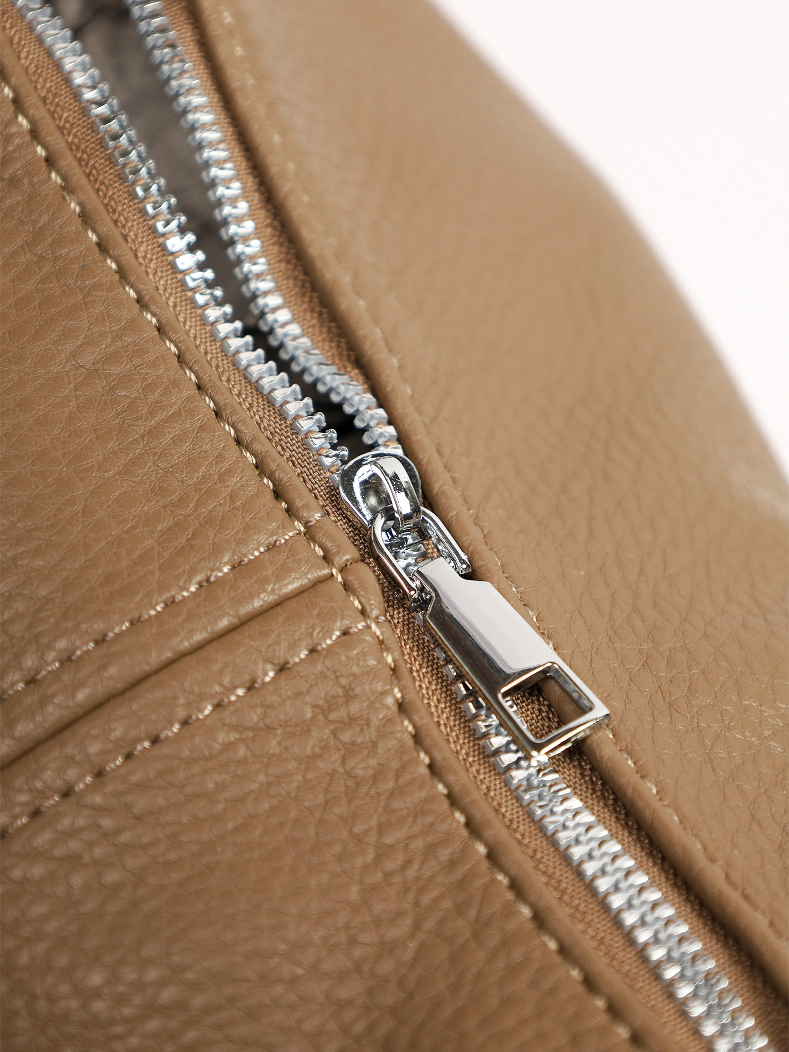 Сумка-шоппер  с декоративными плетеными ремешками по бокам в ассортименте